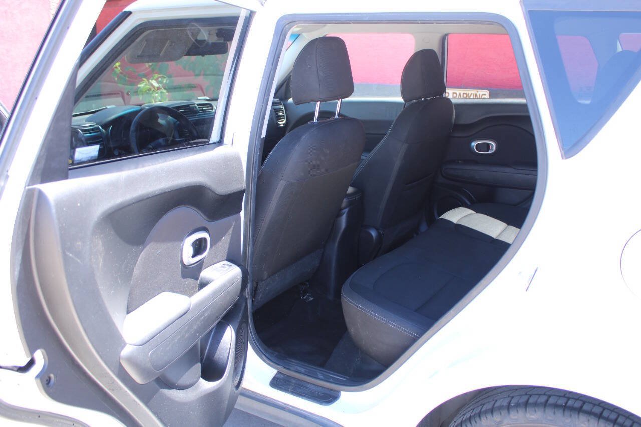 Used 2018 Kia Soul + FWD image 12