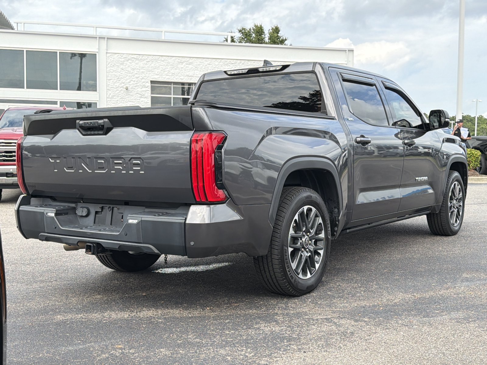 Used 2022 Toyota Tundra SR5 w/ SR5 Premium Package RWD image 12