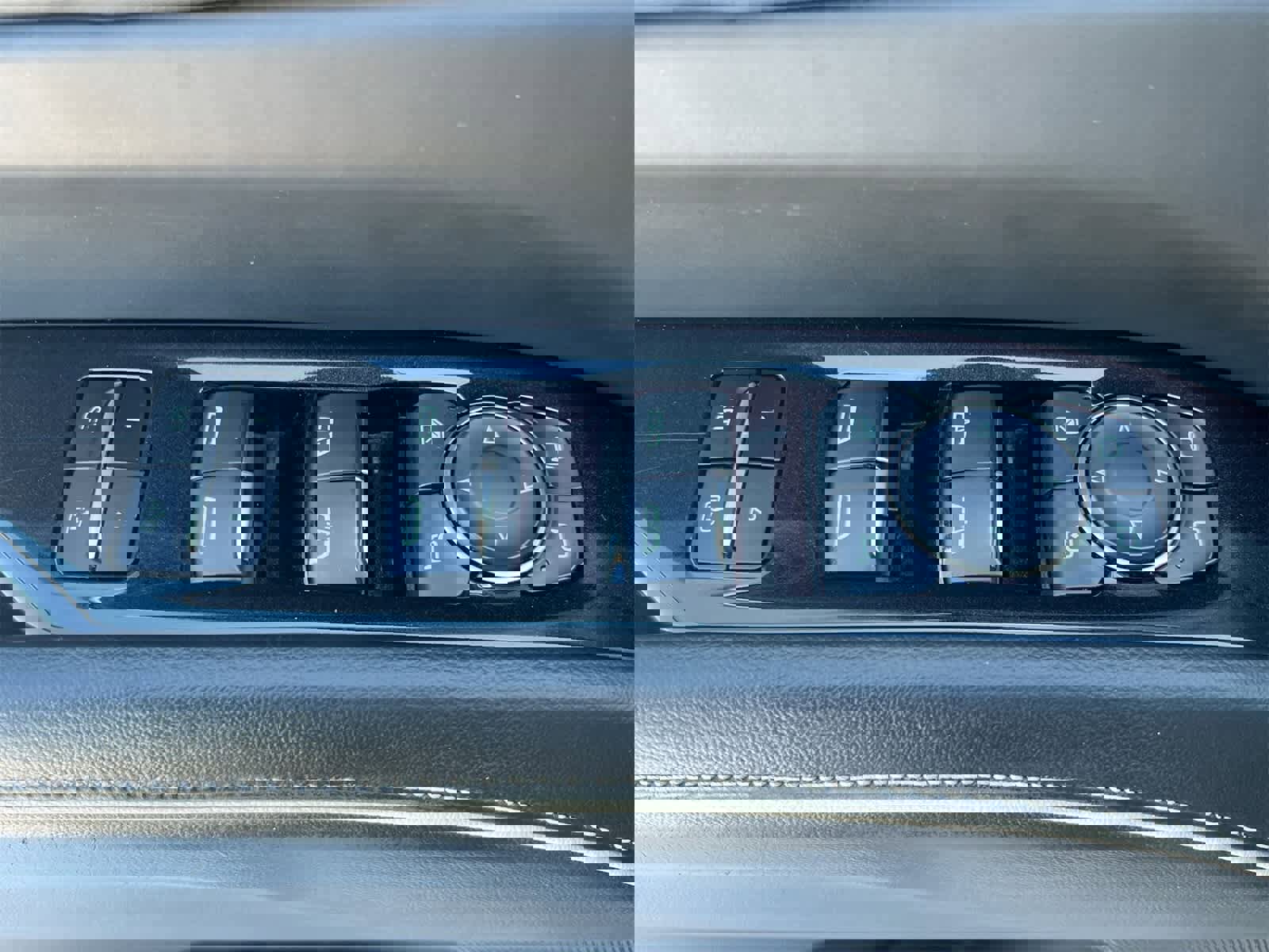 Used 2023 Cadillac Escalade Sport Platinum image 17