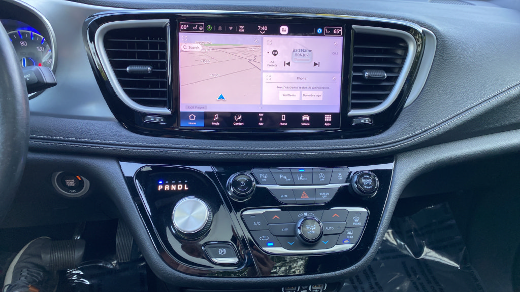 Used 2021 Chrysler Pacifica Touring-L w/ Uconnect Theater Family Group AWD/4WD image 13