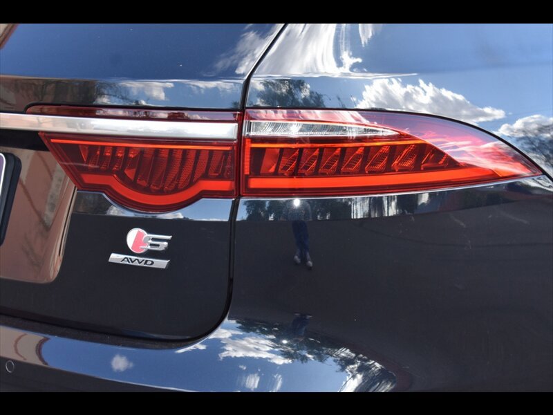 Used 2018 Jaguar XF First Edition AWD/4WD image 52