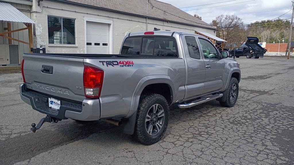 Used 2017 Toyota Tacoma TRD Sport w/ Premium & Technology Package image 5