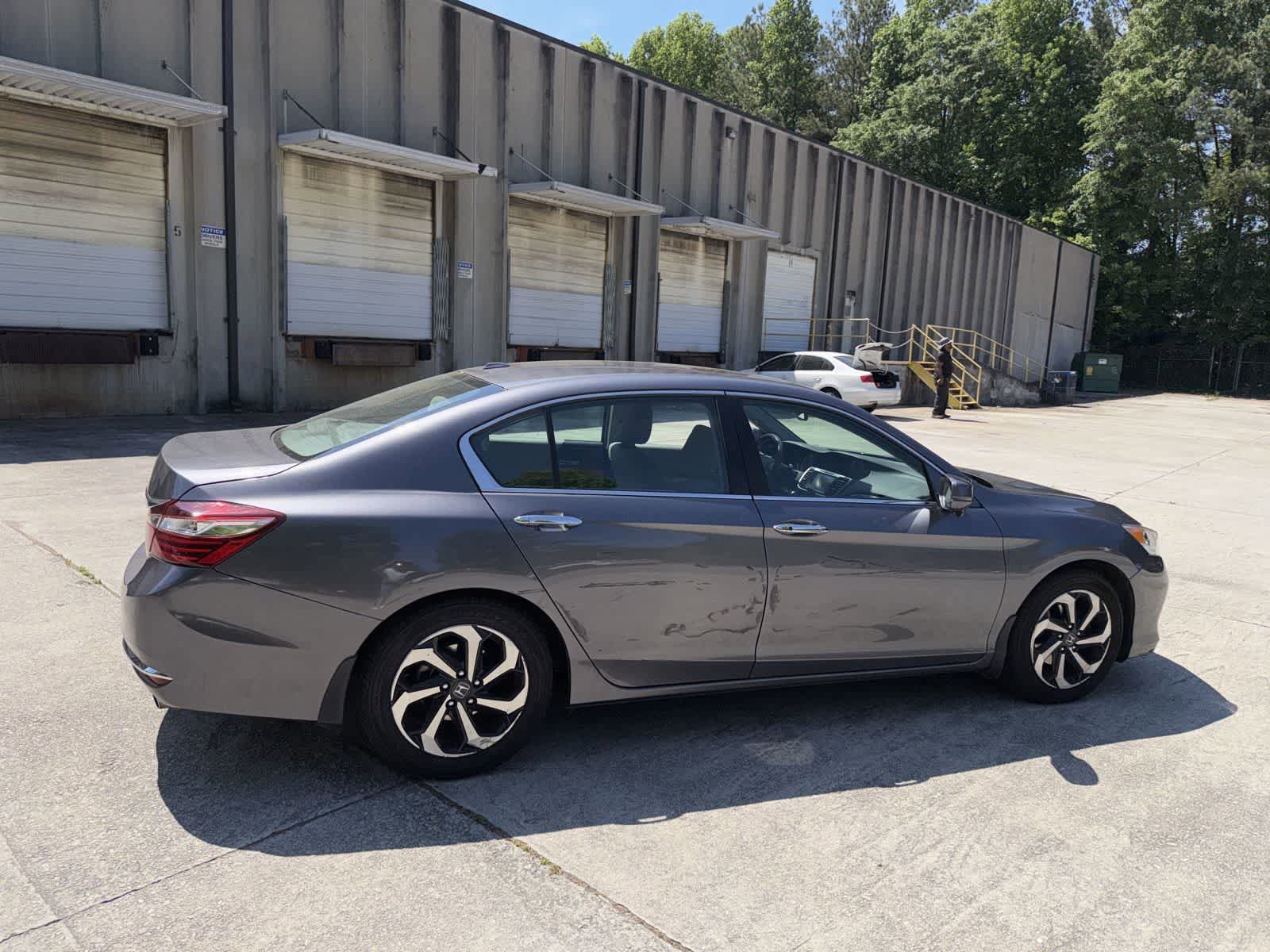 Used 2017 Honda Accord EX-L image 10