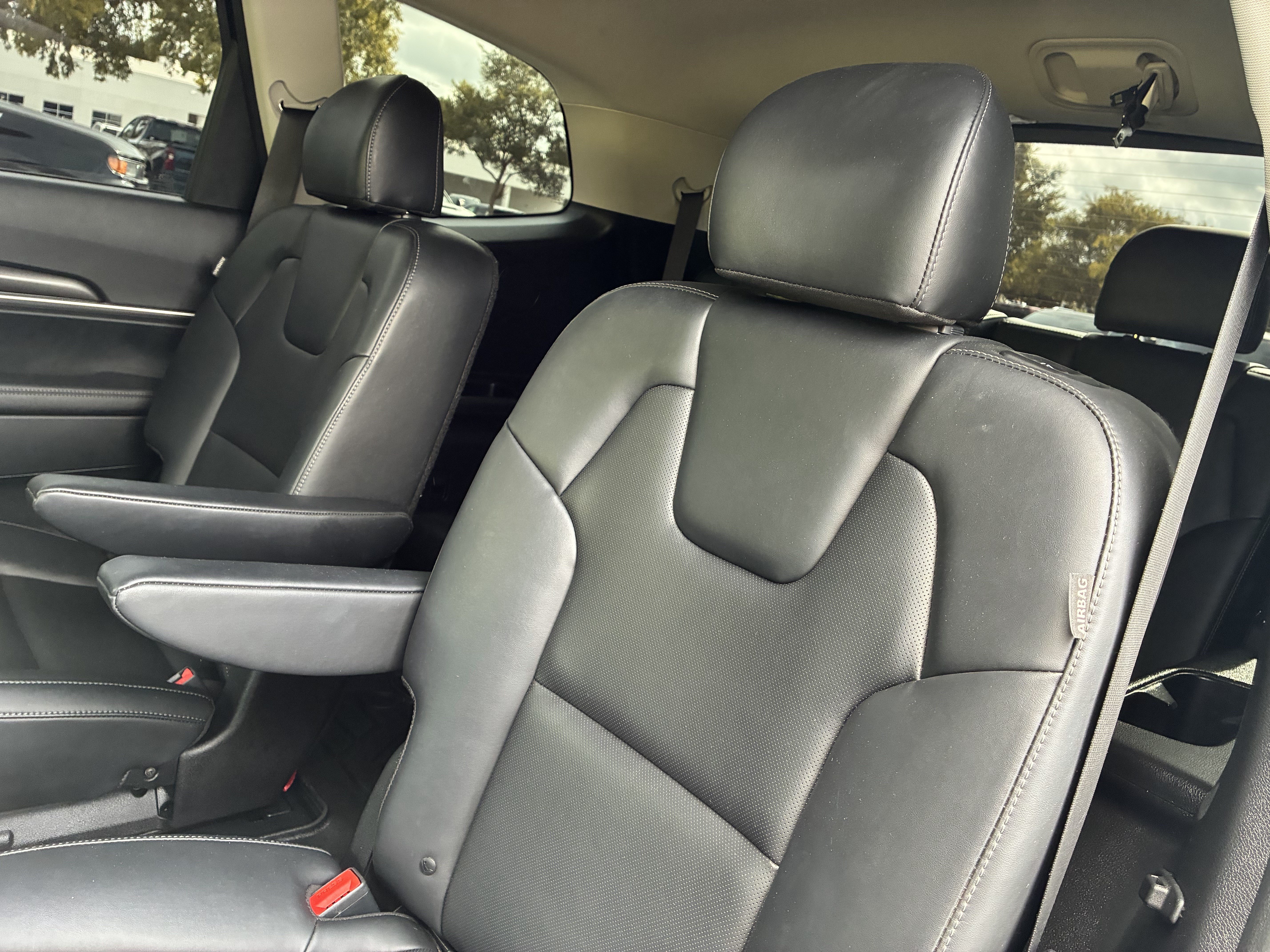 Used 2025 Kia Telluride S FWD image 11