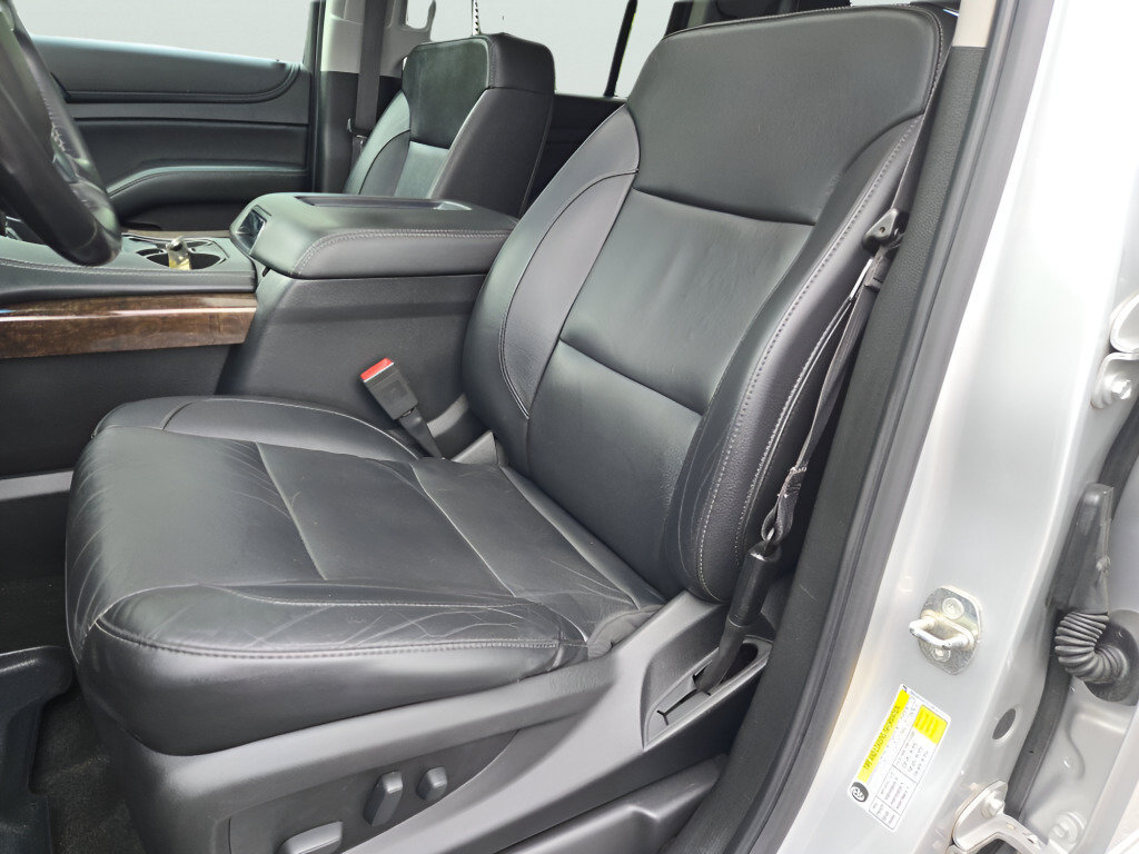 Used 2018 Chevrolet Suburban LT w/ Luxury Package AWD/4WD image 31