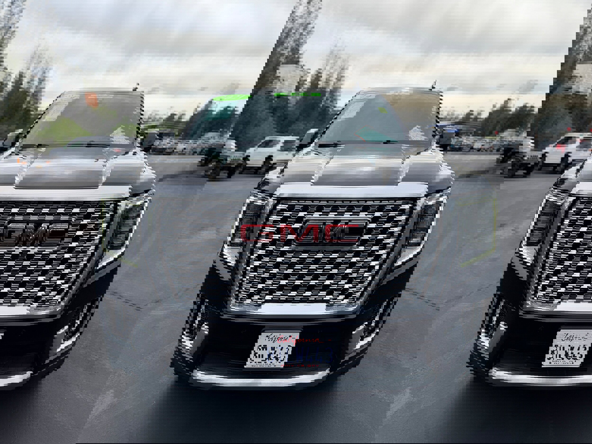 Used 2021 GMC Yukon XL Denali w/ Denali Premium Package image 3