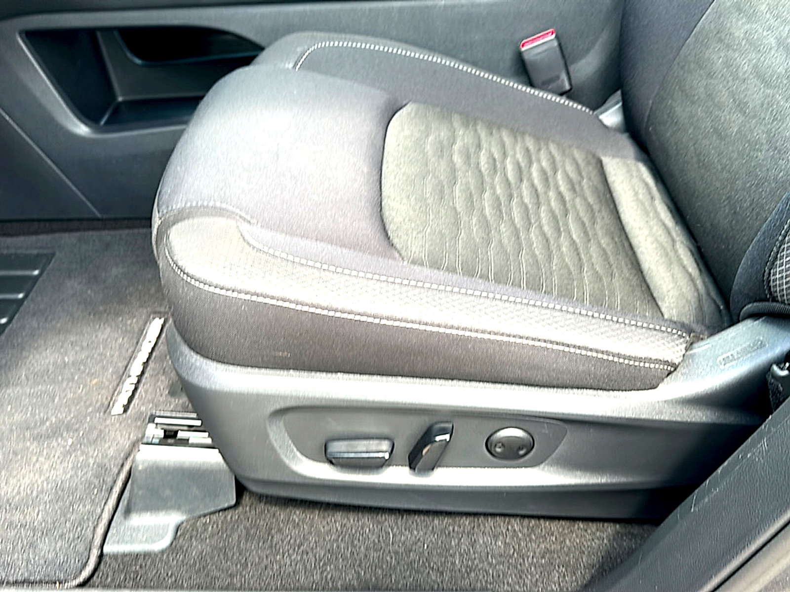 Used 2025 Nissan Pathfinder SV FWD image 15