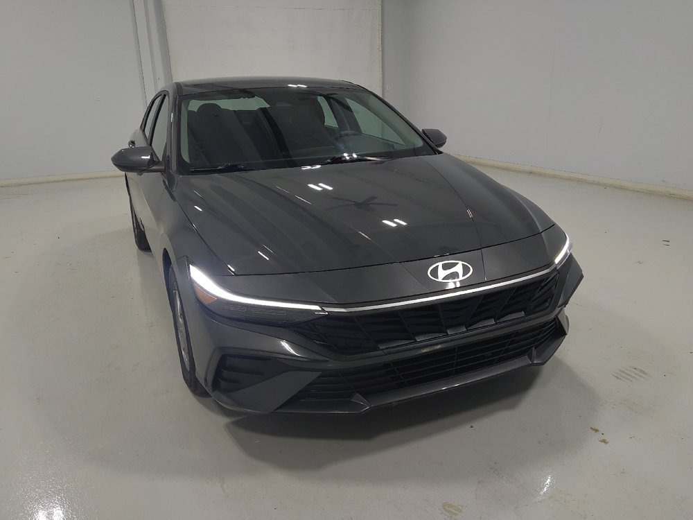 Used 2025 Hyundai Elantra SE FWD image 14