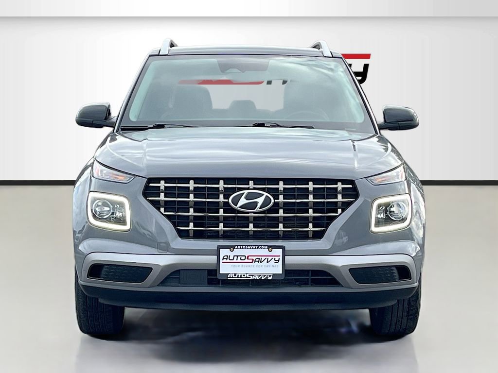 Used 2023 Hyundai Venue Limited image 2