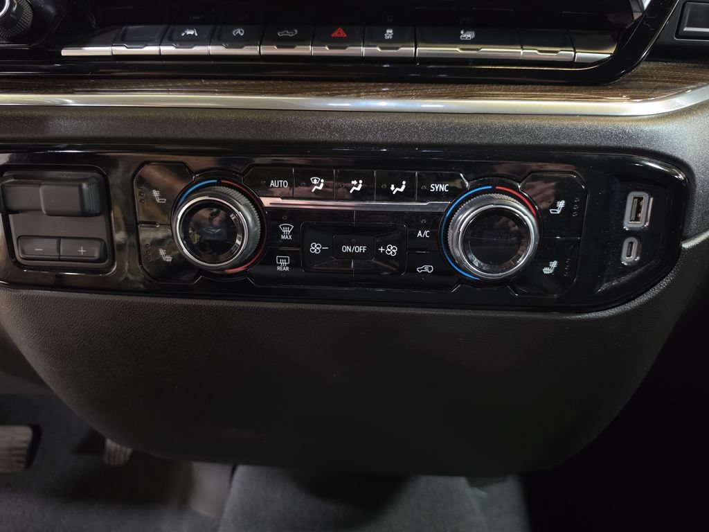 Used 2025 Chevrolet Silverado 1500 LT AWD/4WD image 22