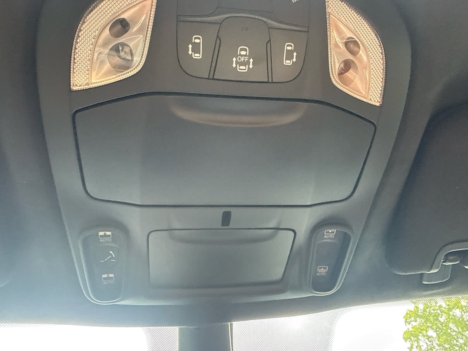 Used 2025 Chrysler Pacifica Pinnacle w/ Trailer Tow Group AWD/4WD image 29
