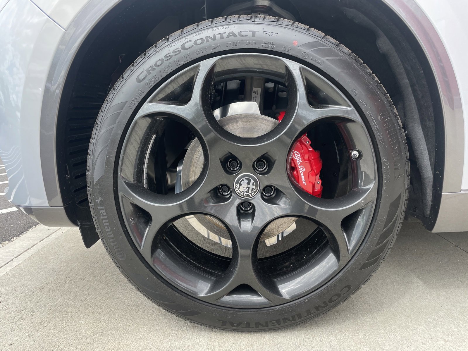 Used 2024 Alfa Romeo Stelvio Ti w/ Performance Driving Package image 7