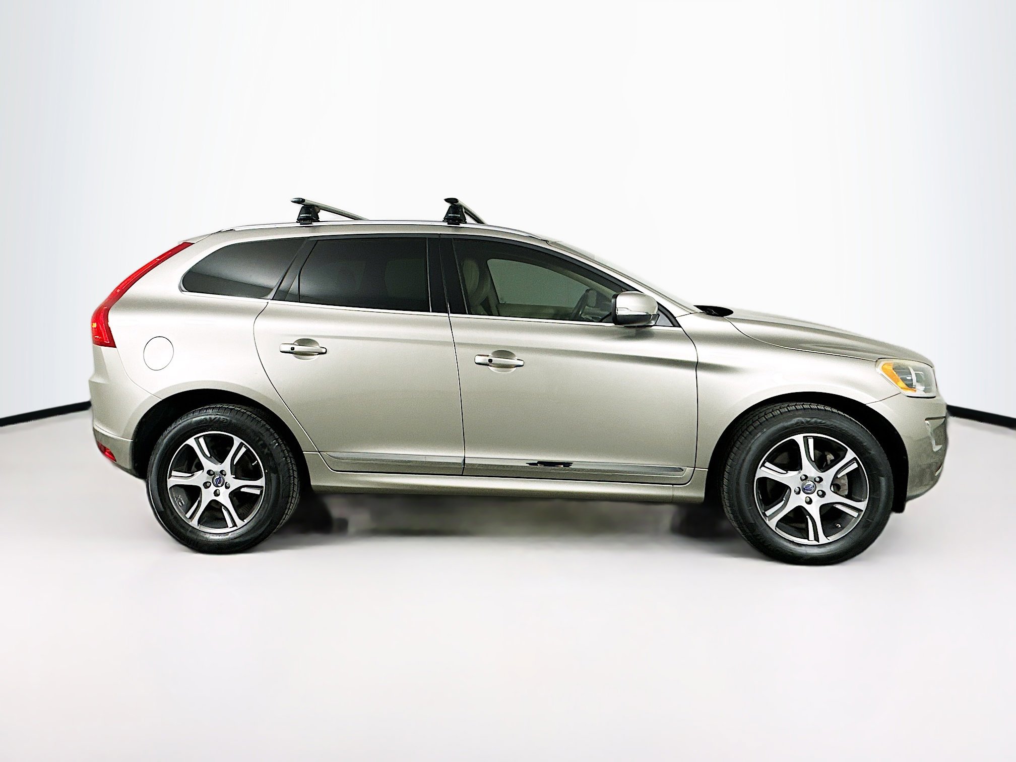 Used 2015 Volvo XC60 T6 image 10