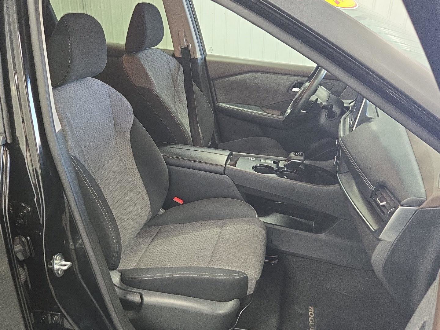 Used 2023 Nissan Rogue SV image 22