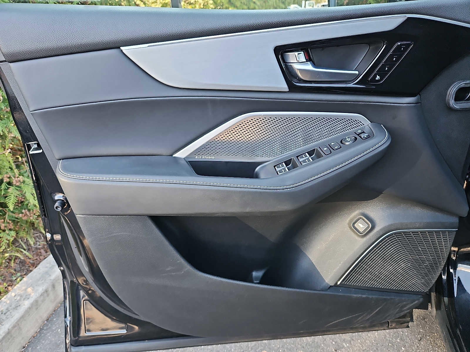 Used 2023 Acura MDX SH-AWD w/ Technology Package image 14