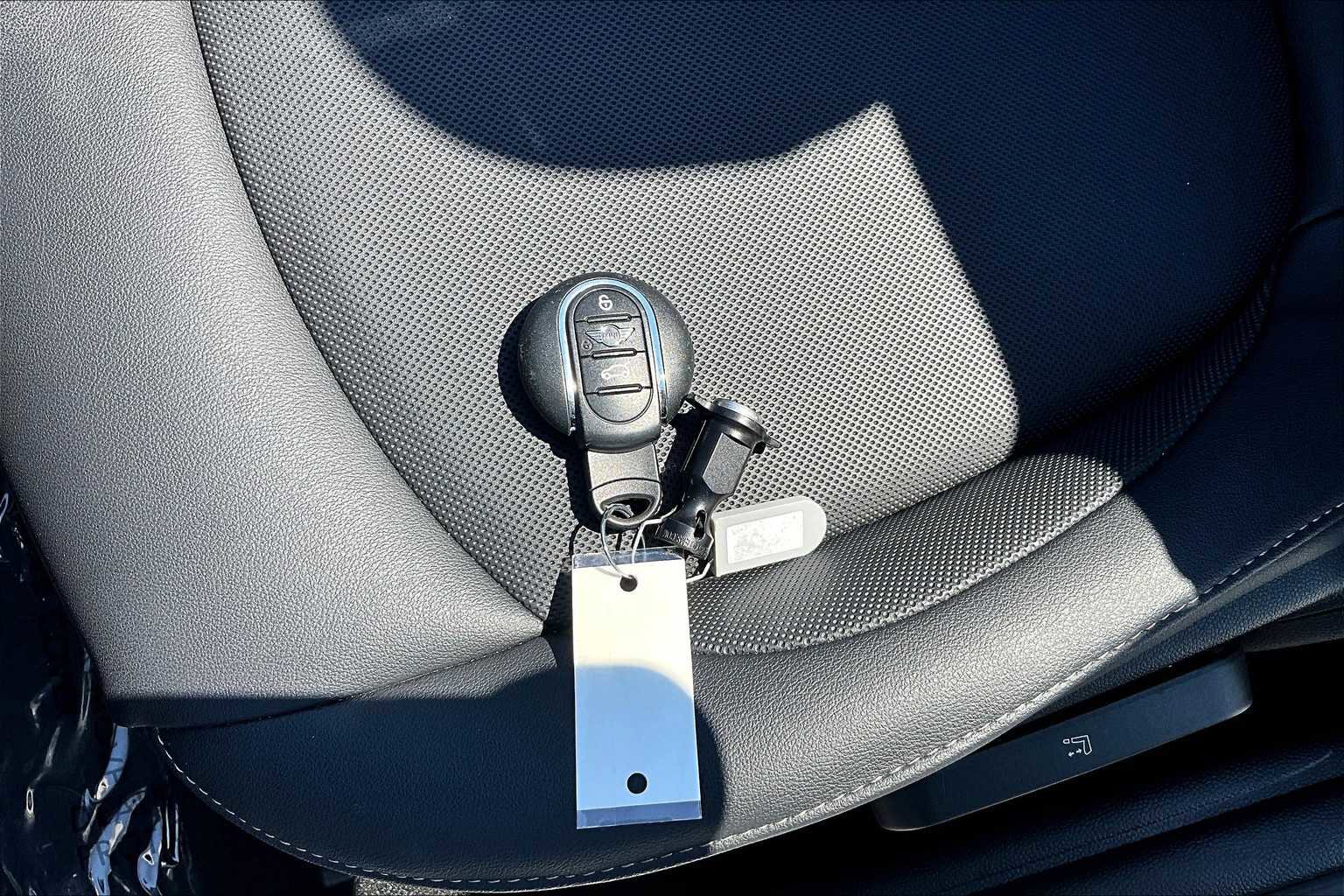 Used 2023 MINI Cooper Cooper image 23