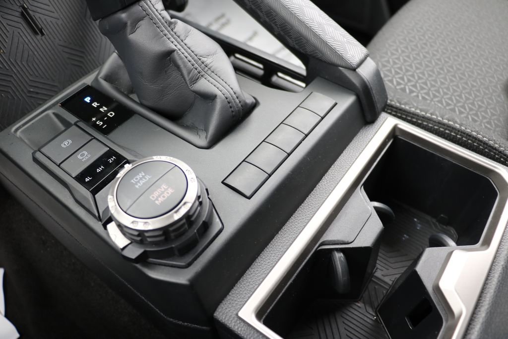 Used 2025 Toyota 4Runner SR5 AWD/4WD image 19