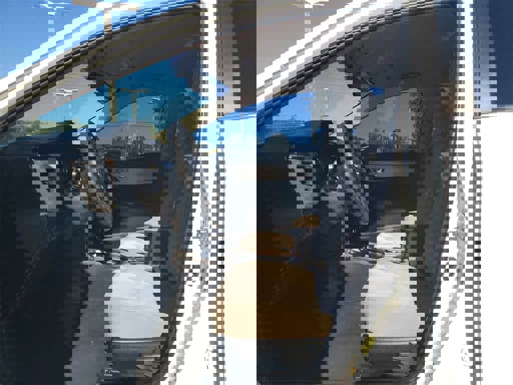 Used 2015 Toyota Corolla LE image 21