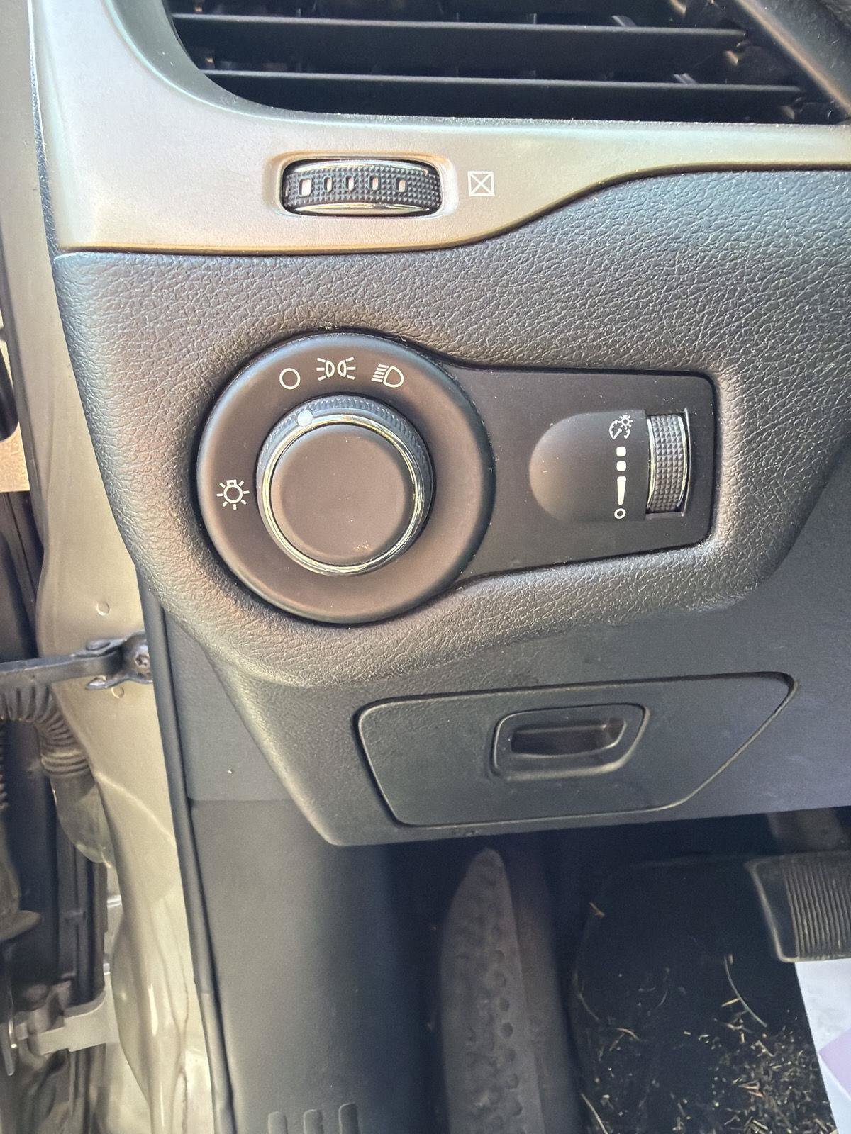 Used 2016 Jeep Cherokee Sport AWD/4WD image 21