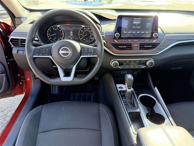 Used 2024 Nissan Altima 2.5 SV image 2
