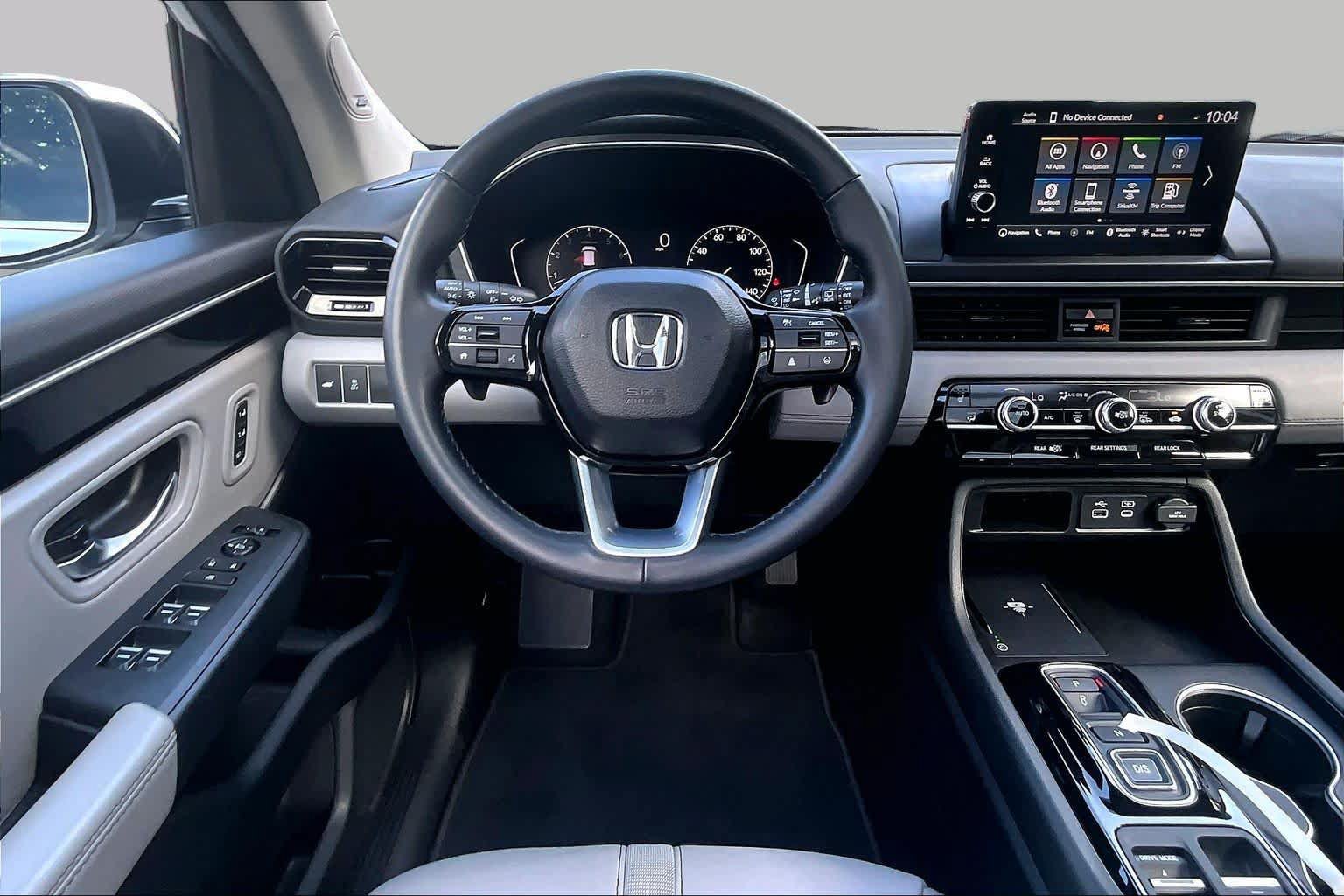 Used 2025 Honda Pilot Touring image 6