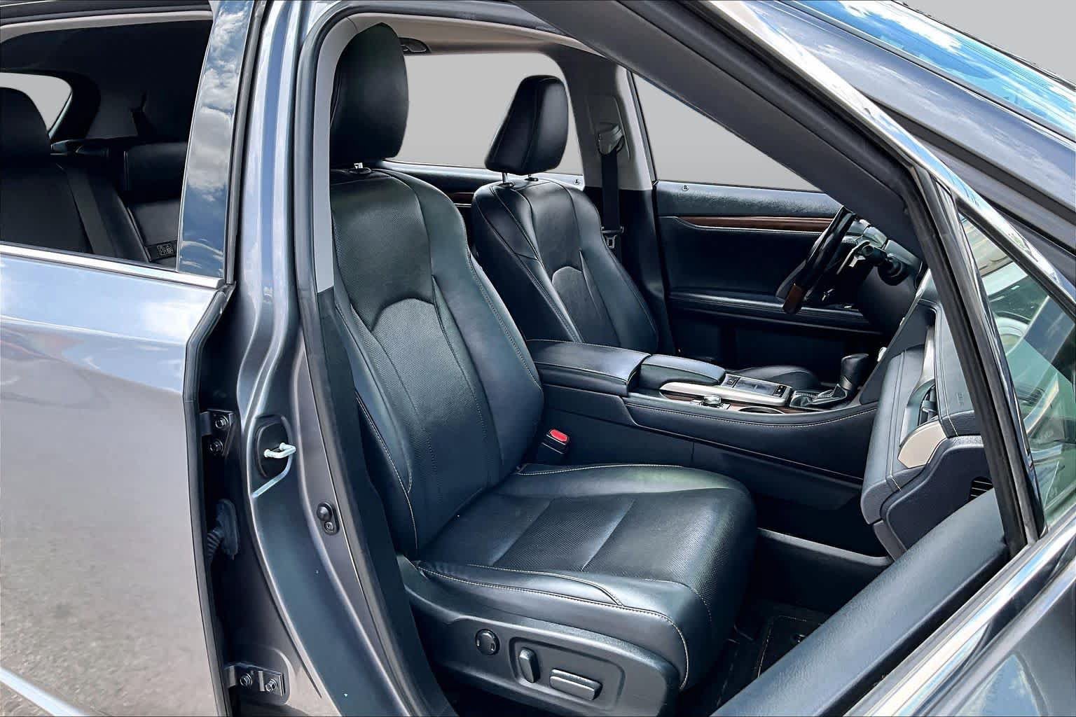 Used 2021 Lexus RX 350L FWD w/ Premium Package image 9