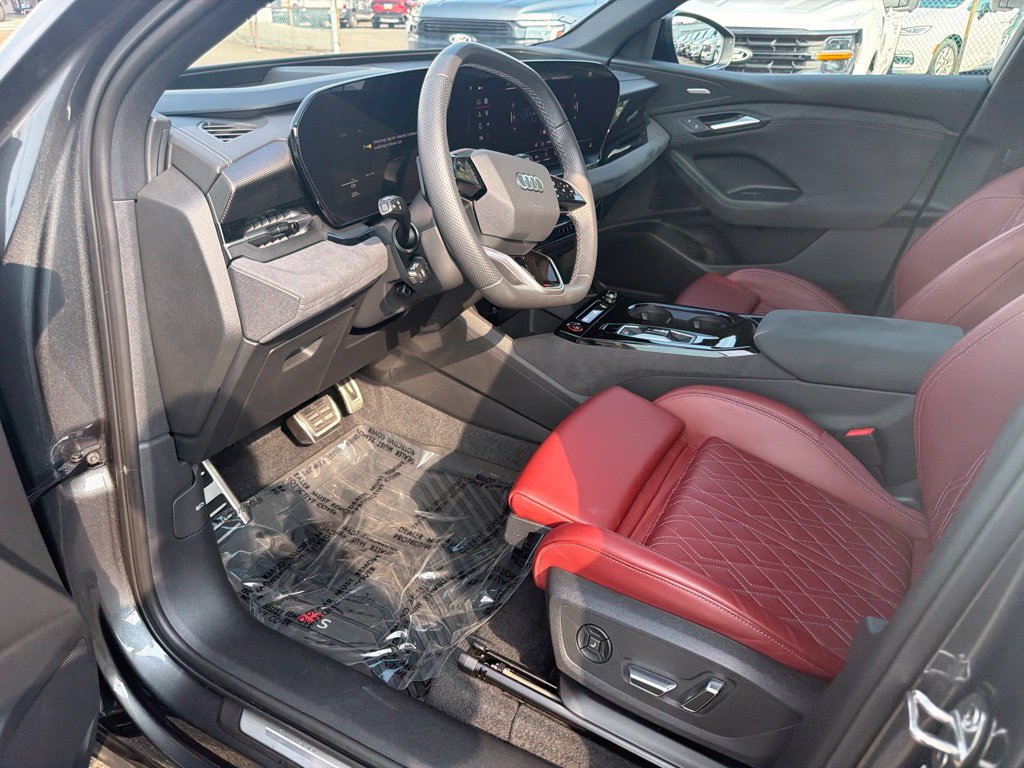 Used 2025 Audi SQ6 e-tron Premium Plus w/ Premium Plus AWD/4WD image 11