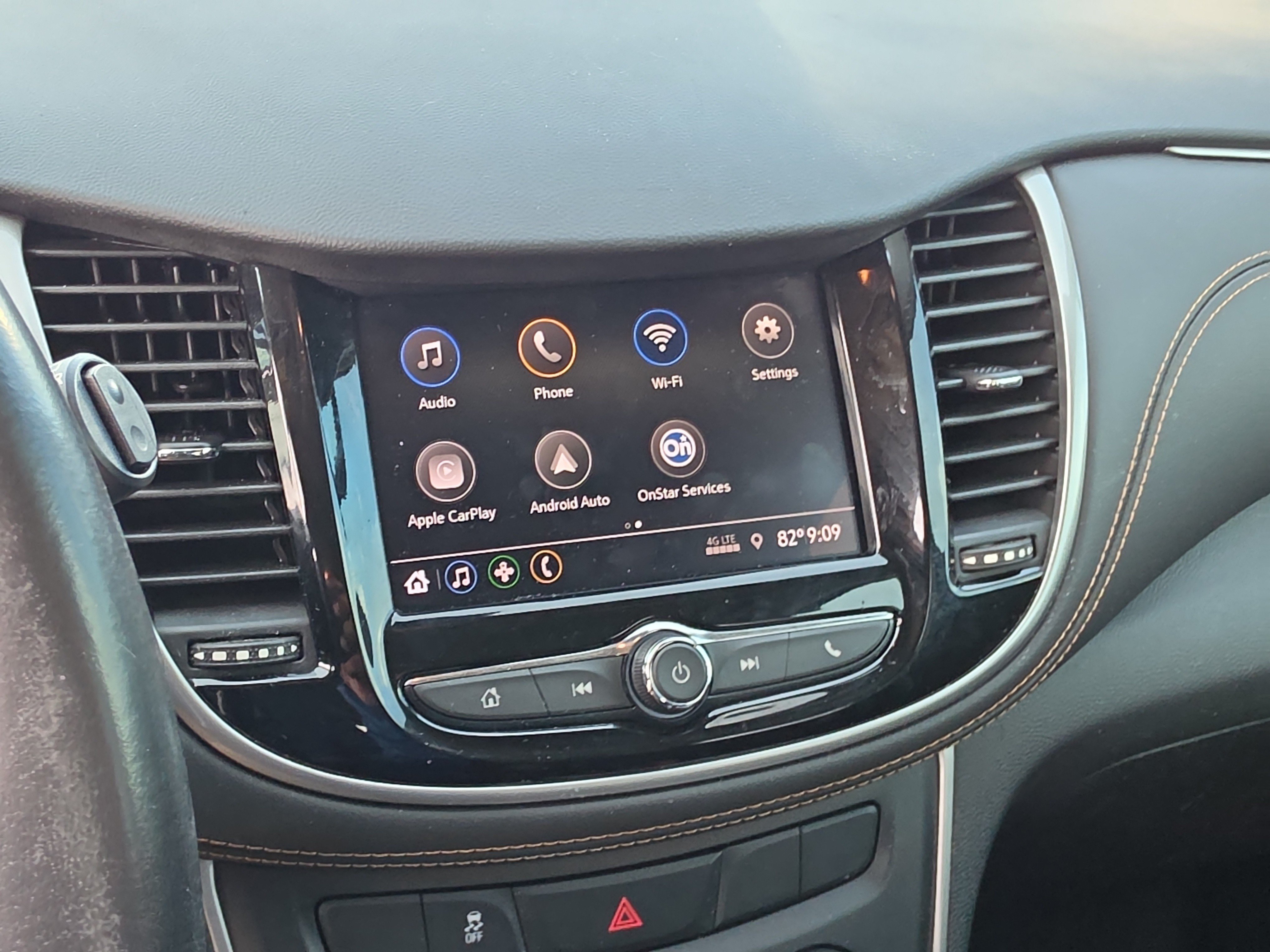 Used 2020 Chevrolet Trax LT w/ LT Convenience Package FWD image 24