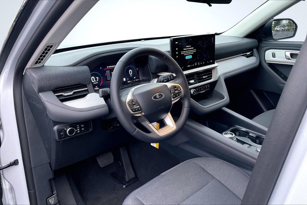 New 2026 Ford Explorer Active RWD image 7