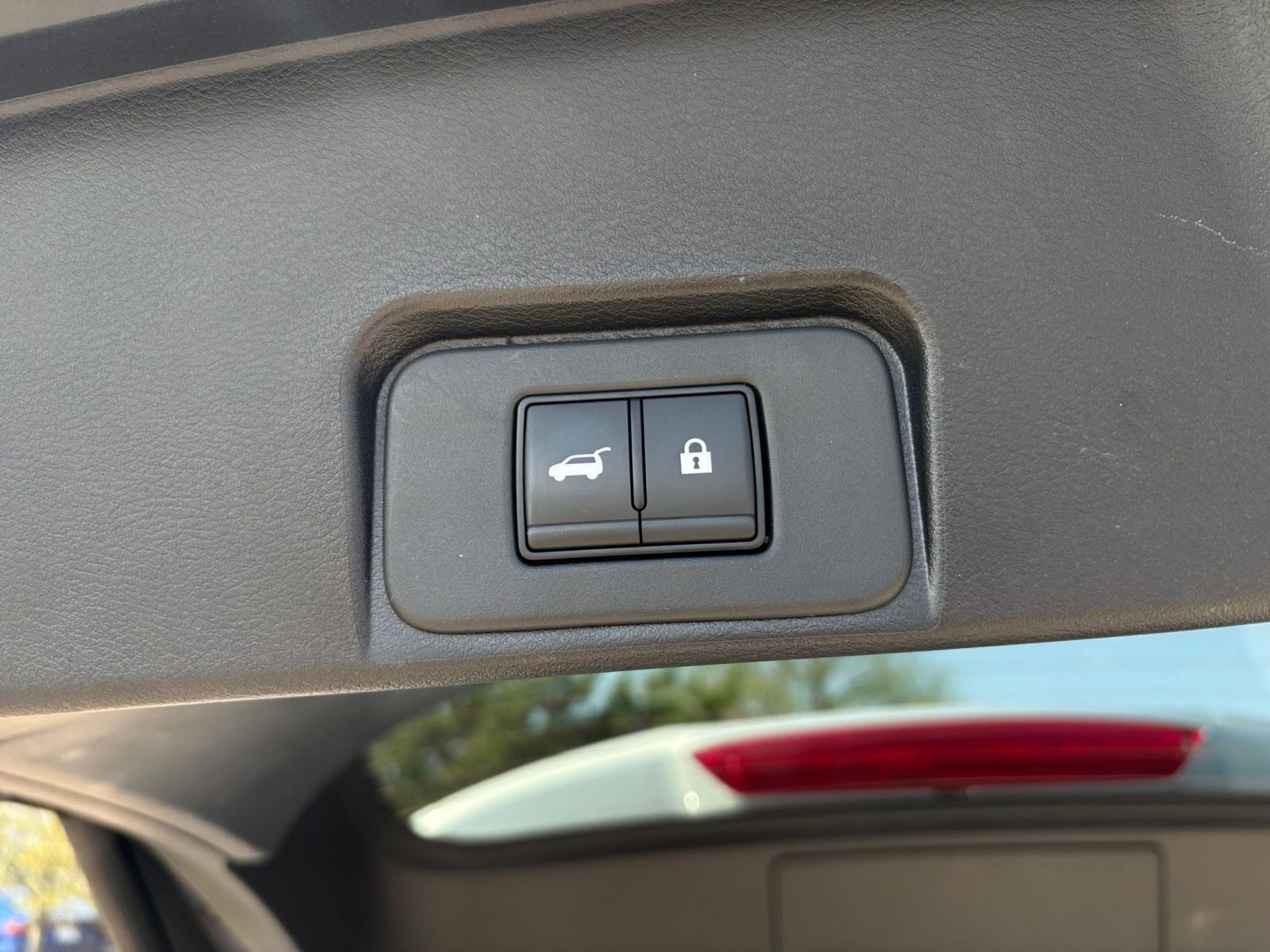 Used 2025 Nissan Rogue SV FWD image 23