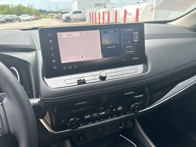 Used 2025 Nissan Rogue SL w/ Tech Package AWD/4WD image 15
