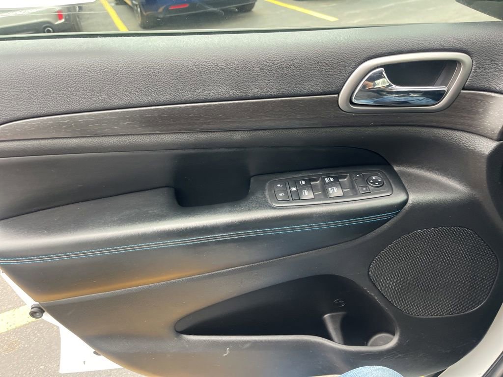 Used 2018 Jeep Grand Cherokee Laredo image 9