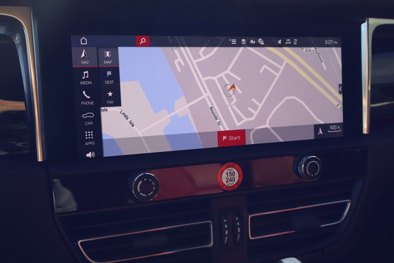 Certified 2025 Porsche Macan image 18