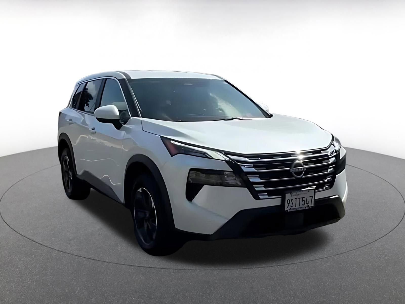 Used 2025 Nissan Rogue SV FWD image 3