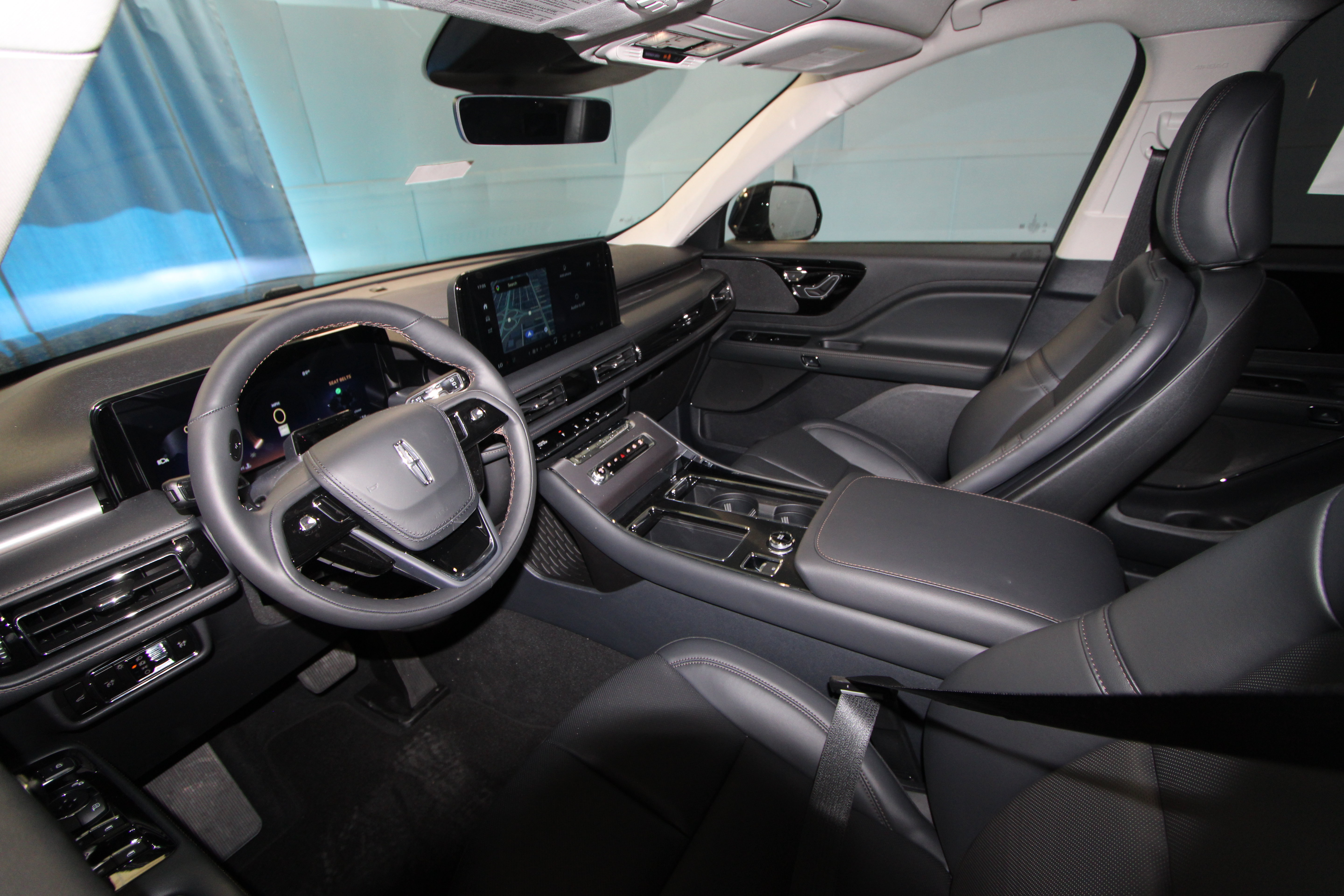 New 2026 Lincoln Aviator 2WD image 2