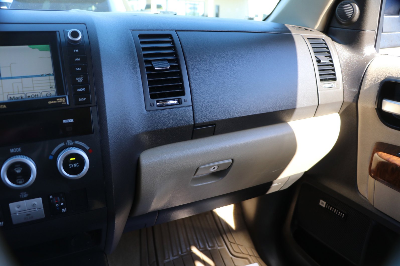 Used 2010 Toyota Sequoia Platinum RWD image 26