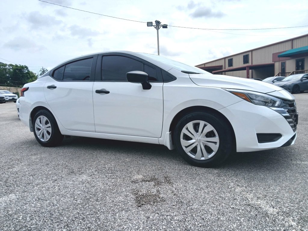 Used 2025 Nissan Versa S w/ Trunk Package FWD image 3