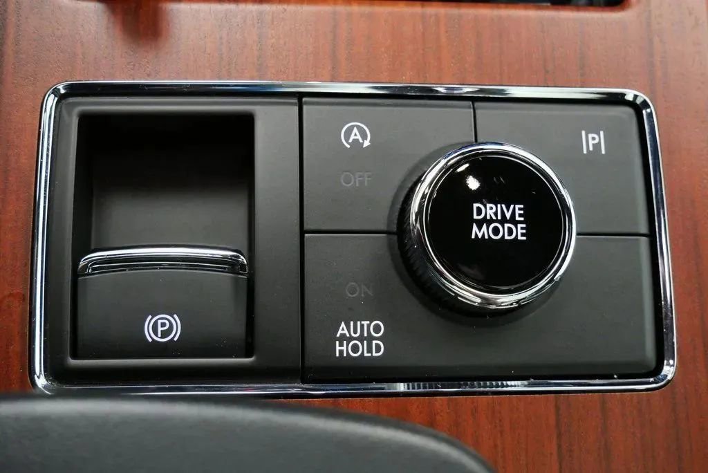 Used 2024 Lincoln Navigator L Reserve w/ Equipment Group 201A AWD/4WD image 39