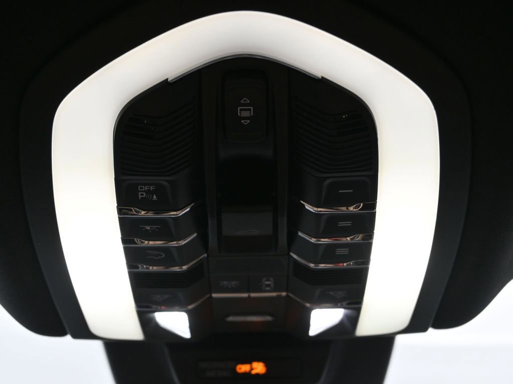 Certified 2024 Porsche Macan image 24