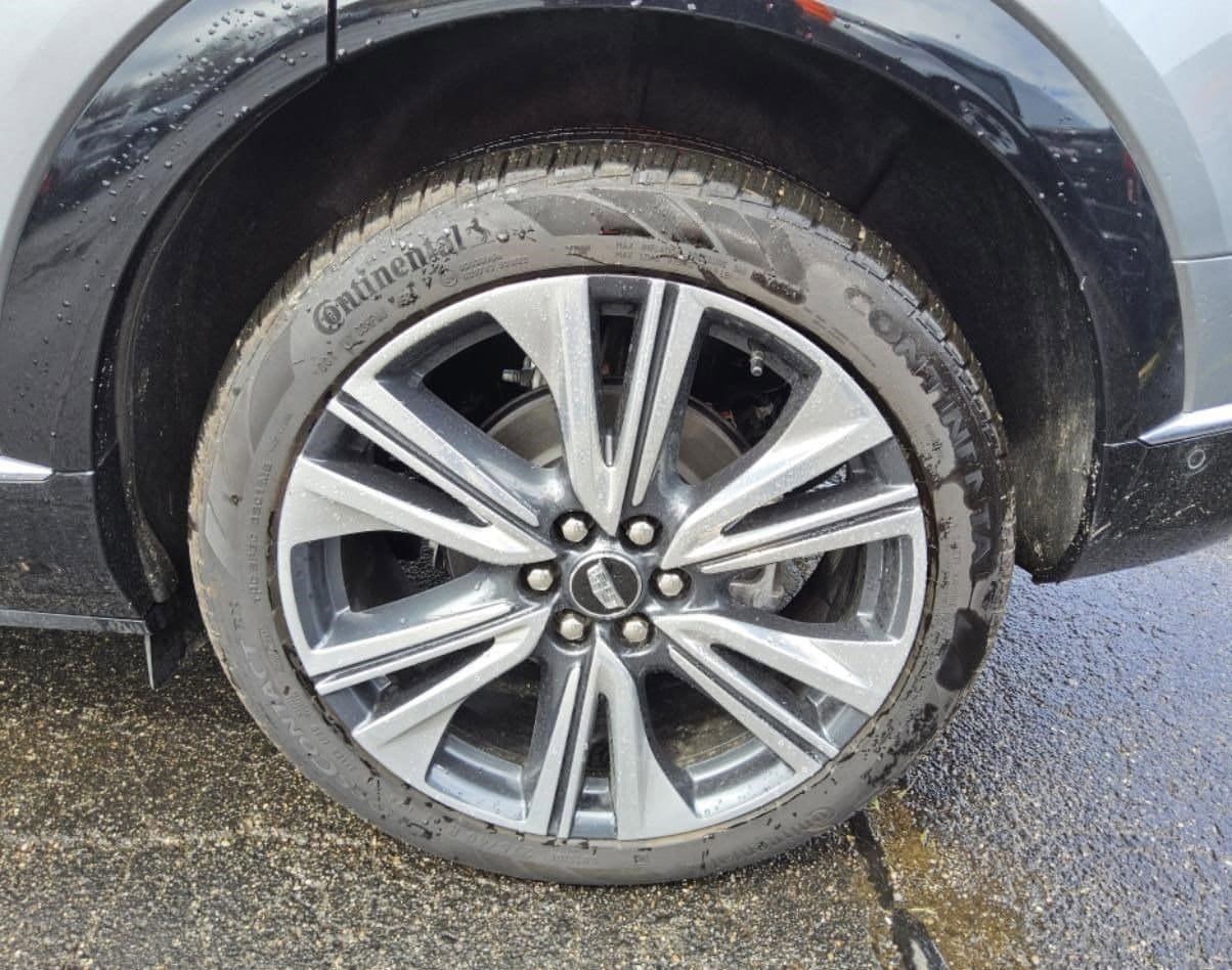 Used 2025 Cadillac Optiq Luxury 2 AWD/4WD image 5
