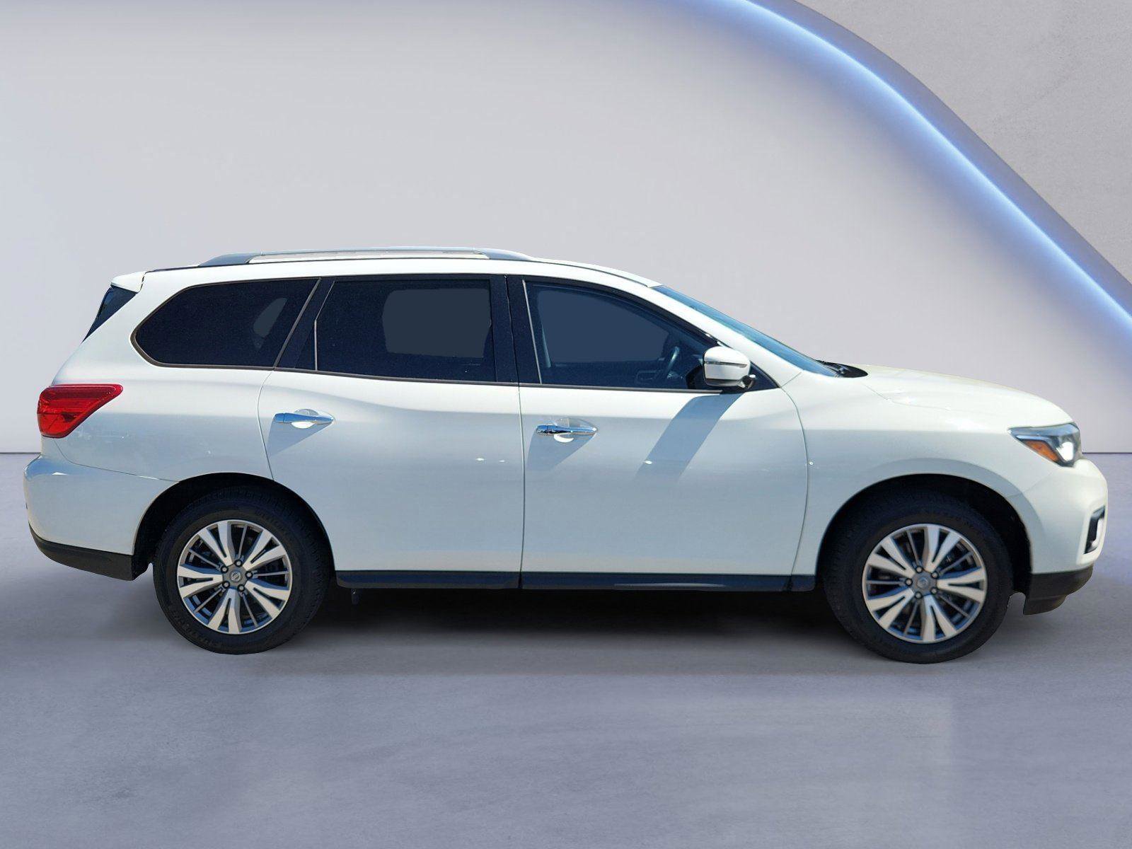 Used 2019 Nissan Pathfinder SV AWD/4WD image 2