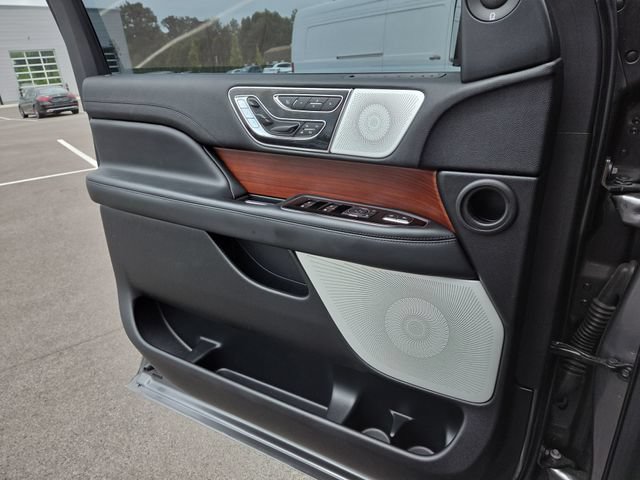 Used 2021 Lincoln Navigator Reserve w/ Luxury Package AWD/4WD image 22
