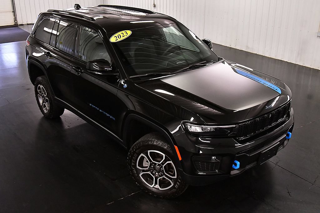 Used 2023 Jeep Grand Cherokee Trailhawk AWD/4WD image 14