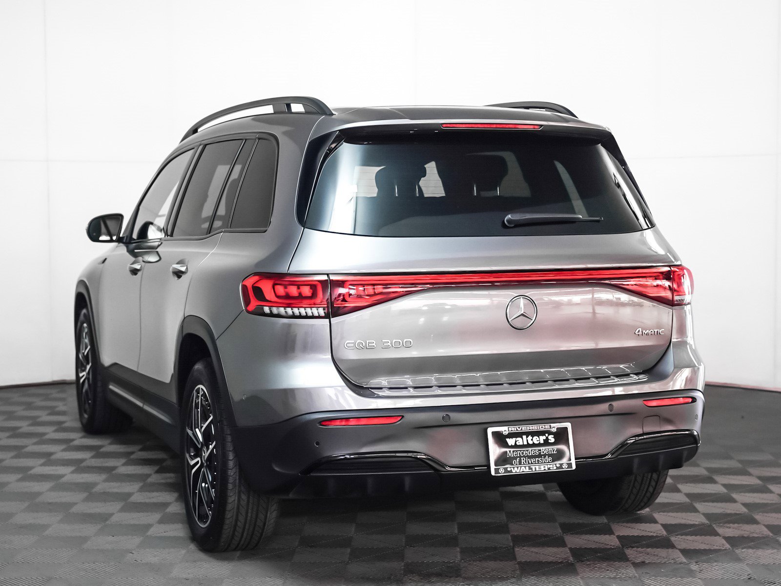 Certified 2022 Mercedes-Benz EQB 300 4MATIC image 2