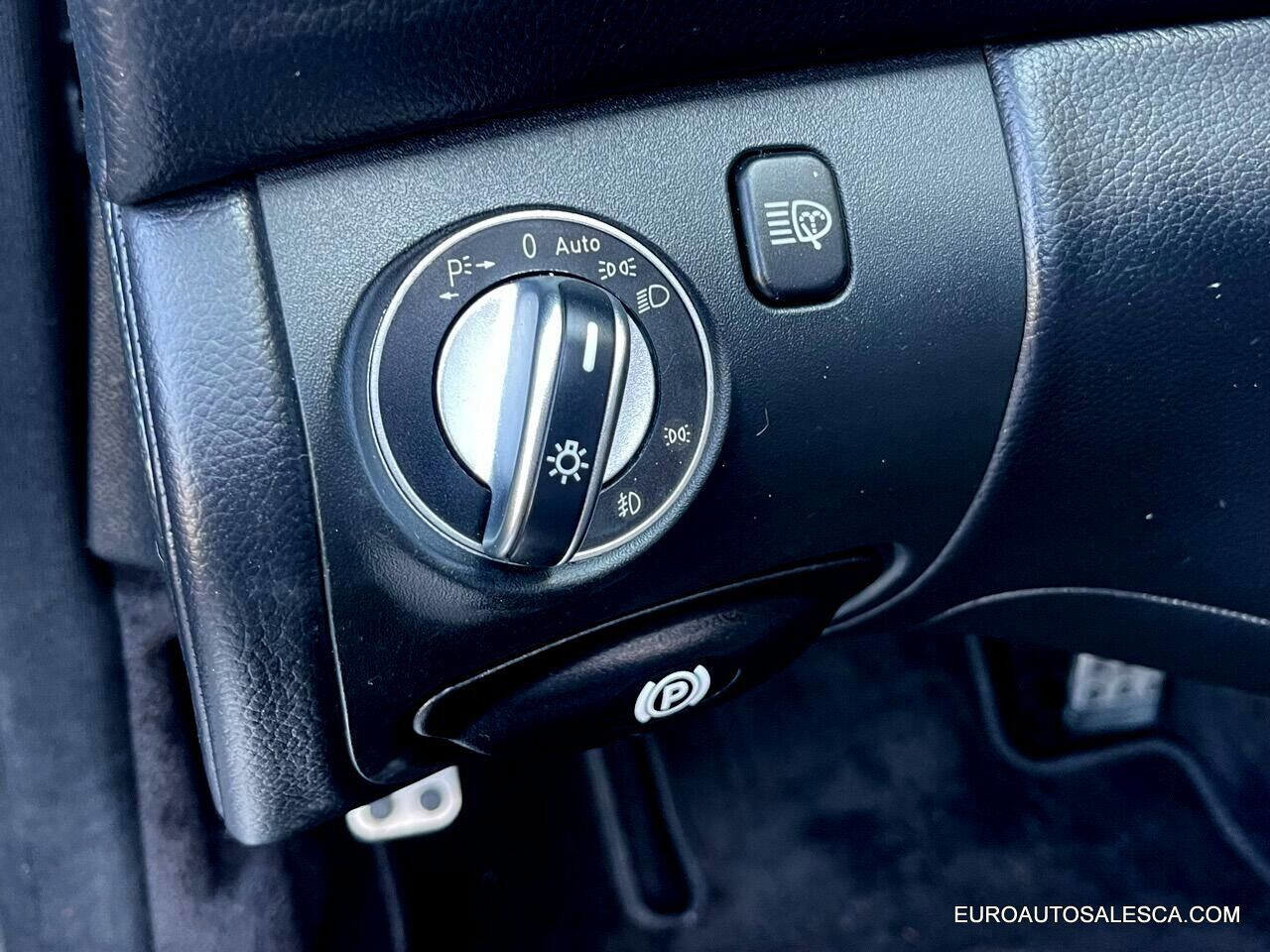 Used 2011 Mercedes-Benz SL 550 image 40