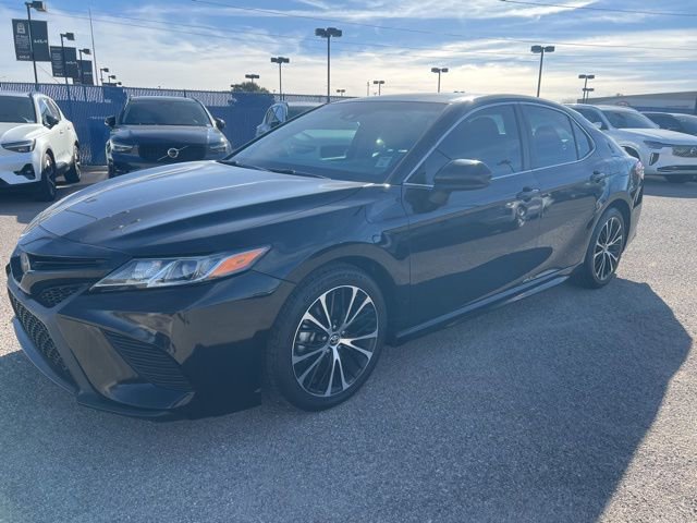 Used 2019 Toyota Camry SE w/ Carpet Mat Package image 7