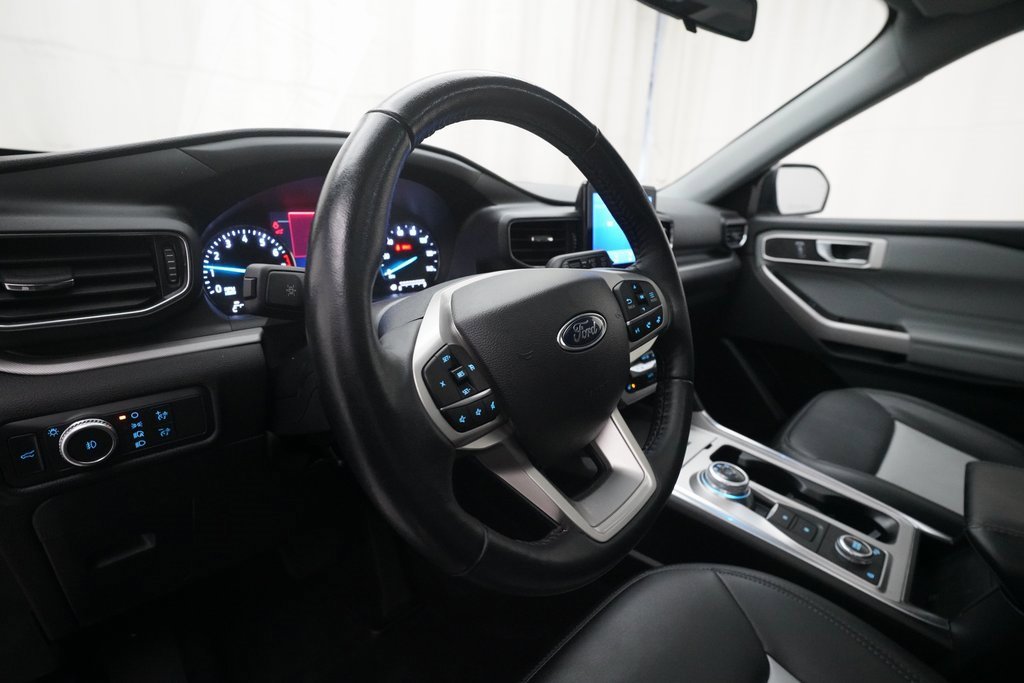 Used 2022 Ford Explorer XLT w/ Equipment Group 202A image 8