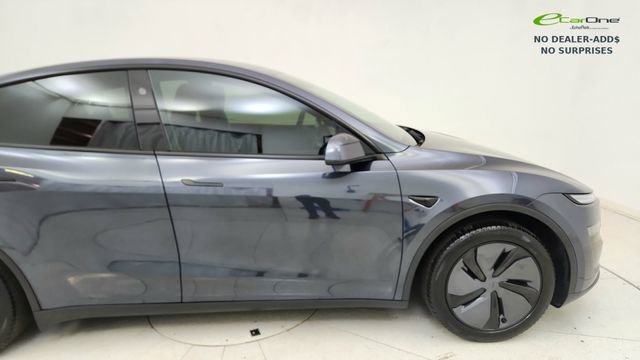 Used 2026 Tesla Model Y 2WD image 9