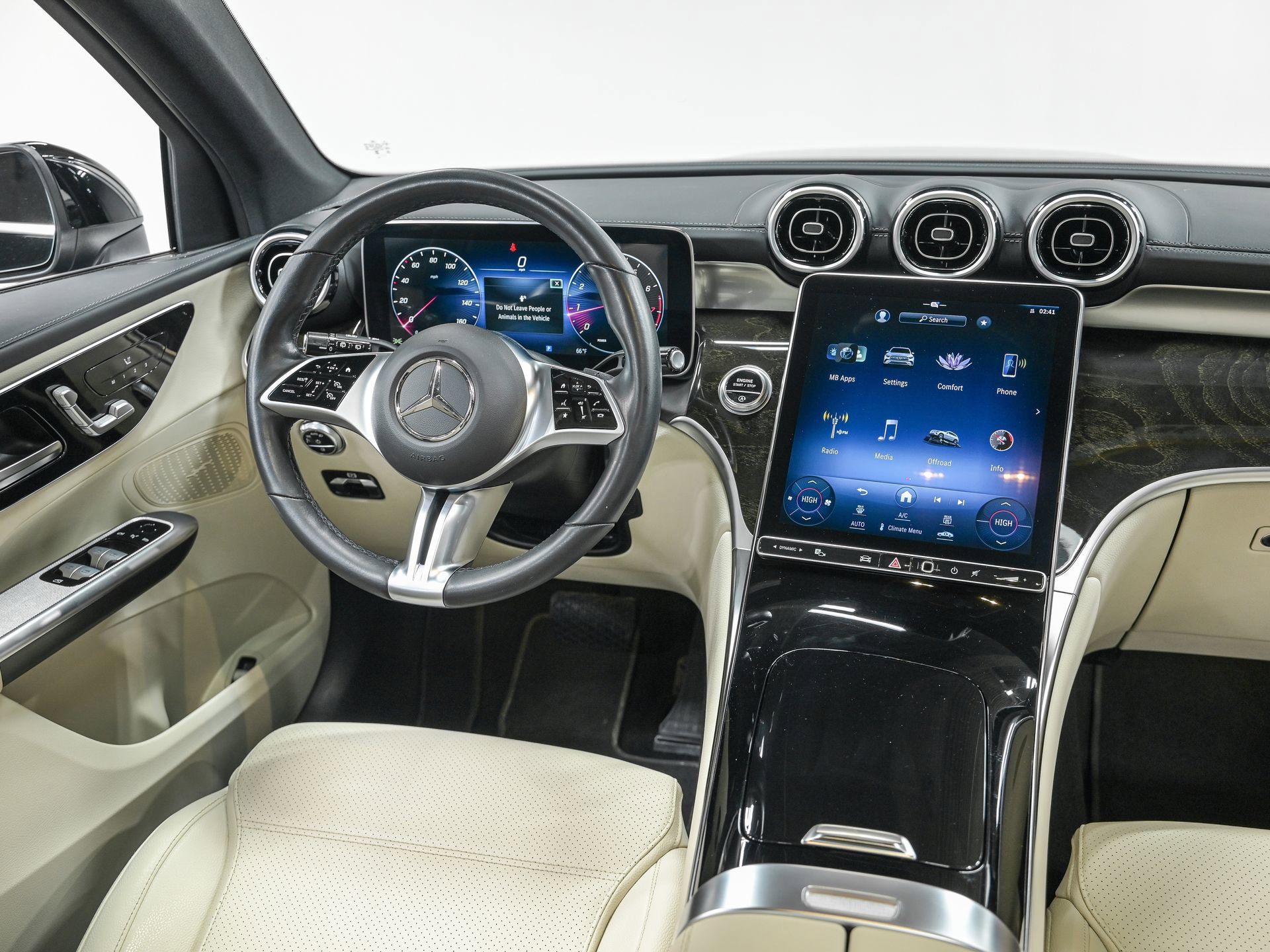 Used 2023 Mercedes-Benz GLC 300 4MATIC image 28