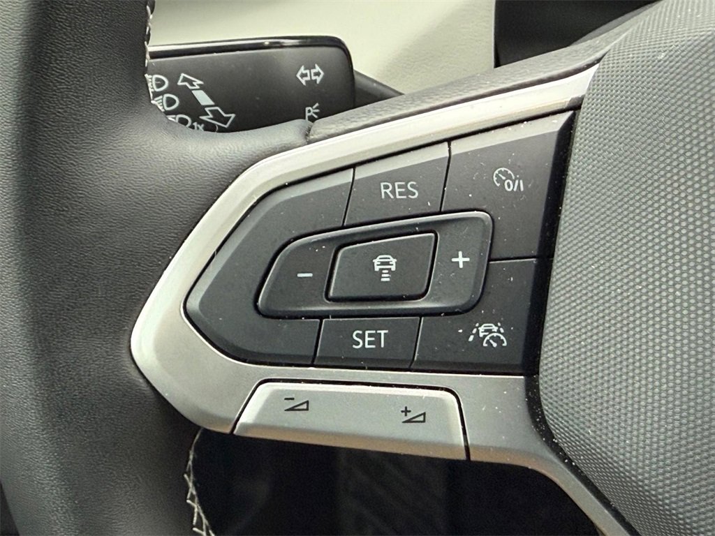 Certified 2025 Volkswagen Taos SEL image 16